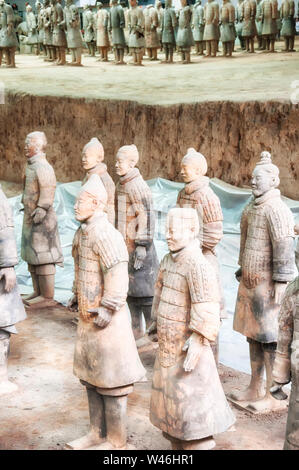 August 18, 2015. Xian, China. Die terracotta Krieger des Kaisers Qin Shi Huang in die größte archäologische Stätte oder Grube, in der Stadt Lintong, Stockfoto