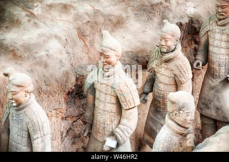 August 18, 2015. Xian, China. Die terracotta Krieger des Kaisers Qin Shi Huang in die größte archäologische Stätte oder Grube, in der Stadt Lintong, Stockfoto