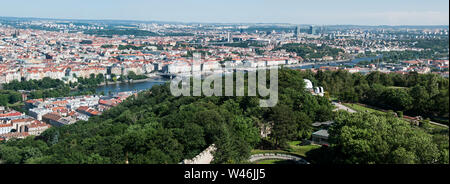 Um Prag - Panorama von Prag Schloss Stockfoto