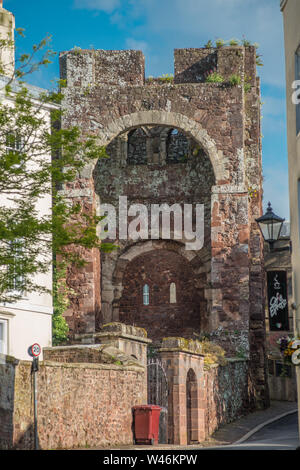 Eingang zum Schloss Rougemount, Exeter, Devon, England, Großbritannien Stockfoto