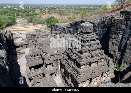 India, Maharashtra, Ellora, Ellora Höhlen. Übersicht auf der Oberseite der Cave 16, Der Kailasa Kailasanatha Tempel aka. Stockfoto