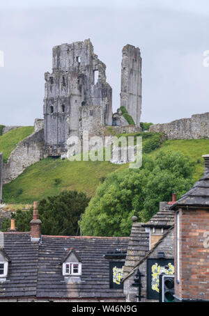 Das attraktive Dorf Corfe Castle, Dorset, England, Großbritannien Stockfoto