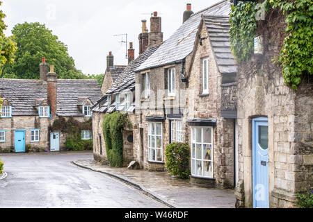 Das attraktive Dorf Corfe Castle, Dorset, England, Großbritannien Stockfoto