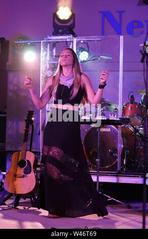 Juli 16, 2019 - Virginia Beach, Virginia, USA - Colbie Caillat Felsen die Masse an Neptun Park auf der 31. Straße in Virginia Beach, Virginia am 16. Juli 2019... Foto © Jeff Moore (Credit Bild: © Jeff Moore/ZUMA Draht) Stockfoto