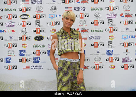 Giffoni Valle Piana, Italia. 20. Juli 2019. Foto Cafaro/LaPresse 20 Luglio 2019 Giffoni Valle Piana, Giffoni Film Festival Italia Spettacolo 2019 Nella Foto: Elodie. Foto Cafaro/LaPresse Juli 20, 2019 Giffoni Valle Piana, Giffoni Italien Unterhaltung Erfahrungen 2019 Im Pic: Elodie. Credit: LaPresse/Alamy leben Nachrichten Stockfoto