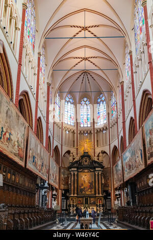 Interieur des 12. Jahrhunderts Saint-Salvator Kathedrale in Brügge, Belgien. Stockfoto