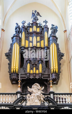 Interieur des 12. Jahrhunderts Saint-Salvator Kathedrale in Brügge, Belgien. Stockfoto