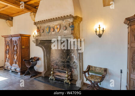 Innenraum der ein Zimmer mit Kamin im Schloss Vianden, Vianden, Luxemburg Stockfoto