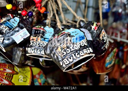 Cowbell Souvenirs - Markt in SOZOPOL - Schwarzes Meer - Bulgarien Stockfoto