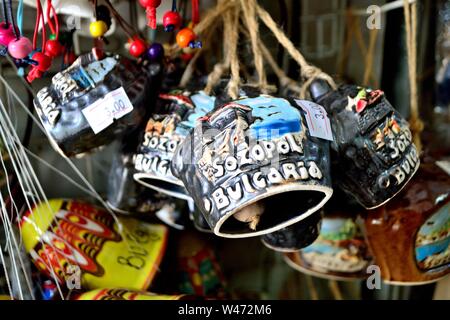 Cowbell Souvenirs - Markt in SOZOPOL - Schwarzes Meer - Bulgarien Stockfoto