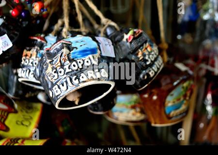 Cowbell Souvenirs - Markt in SOZOPOL - Schwarzes Meer - Bulgarien Stockfoto