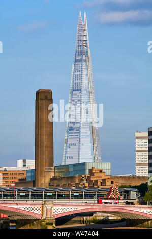The Shard, der Tate Modern und der Blackfriars Bridge, London UK, aus dem Nordufer der Themse Stockfoto
