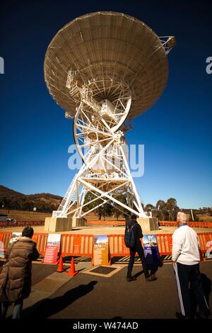 (190720) - Canberra, 20. Juli 2019 (Xinhua) - Foto zeigt die 26-m-Schüssel, die Broadcast Video Signale vom Mond 1969 in Canberra Deep Space Communication Complex in Canberra, Australien am 20. Juli 2019. Samstag markiert den 50. Jahrestag der Mondlandung durch Menschen. Vor fünfzig Jahren, bei der Apollo 11 Landung der ersten Menschen auf dem Mond, Honeysuckle Creek war einer der drei wichtigsten tracking Stationen, die Live-übertragung der Veranstaltung möglich, den Empfang und die Übertragung von Bild und Ton von Neil Armstrong, als er auf der Oberfläche des Mondes trat. Gehen mit 'Feature: 50 Jahre auf, Apoll Stockfoto