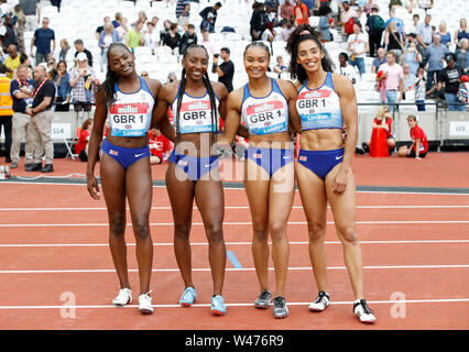 Großbritanniens Daryll Neita, Bianca Williams, Imani-Lara Lansiquot und Ashleigh Nelson (von links nach rechts) nach an zweiter Stelle in der Frauen 4 x 100 m Staffel während der Tag einer der IAAF Diamond League in London an der London Stadion treffen. Stockfoto