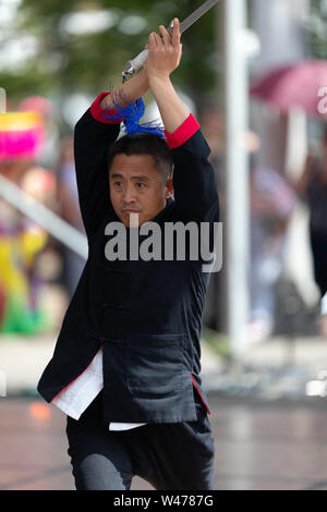 Columbus, Ohio, USA - 26. Mai 2019: Columbus asiatische, chinesische Männer und Frauen eine Anzeige der Shaolin martial arts im Amphitheater an Stockfoto
