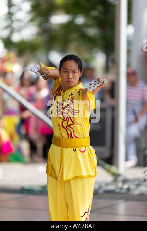 Columbus, Ohio, USA - 26. Mai 2019: Columbus asiatische, chinesische Männer und Frauen eine Anzeige der Shaolin martial arts im Amphitheater an Stockfoto