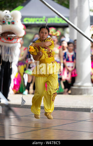 Columbus, Ohio, USA - 26. Mai 2019: Columbus asiatische, chinesische Männer und Frauen eine Anzeige der Shaolin martial arts im Amphitheater an Stockfoto