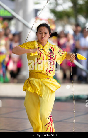 Columbus, Ohio, USA - 26. Mai 2019: Columbus asiatische, chinesische Männer und Frauen eine Anzeige der Shaolin martial arts im Amphitheater an Stockfoto