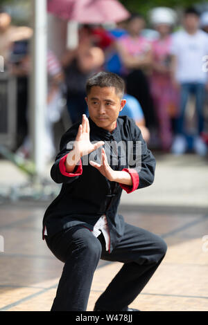 Columbus, Ohio, USA - 26. Mai 2019: Columbus asiatische, chinesische Männer und Frauen eine Anzeige der Shaolin martial arts im Amphitheater an Stockfoto