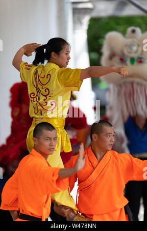 Columbus, Ohio, USA - 26. Mai 2019: Columbus asiatische, chinesische Männer und Frauen eine Anzeige der Shaolin martial arts im Amphitheater an Stockfoto
