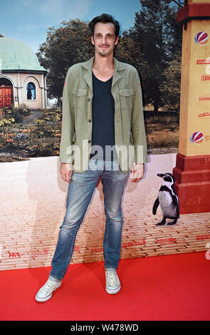 Köln, Deutschland. 20. Juli 2019. Der Schauspieler Max von Thun (Hans) kommt auf die Premiere des Films 'Benjamin Blümchen'. Quelle: Henning Kaiser/dpa/Alamy leben Nachrichten Stockfoto