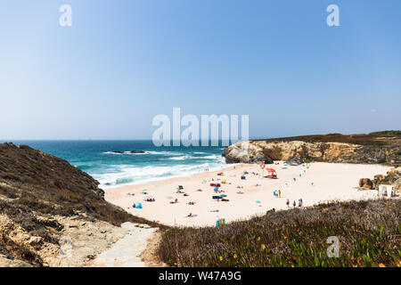 Juli 16th, 2019, Porto Covo, Portugal - Strand Praia Grande Stockfoto