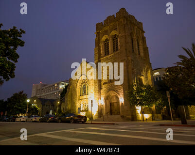Nachtansicht der All Saints Episcopal Church in Pasadena, Kalifornien Stockfoto