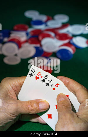 Five Card Stud Poker Hand, Hand, halten Sie nichts zu verlieren. Stockfoto