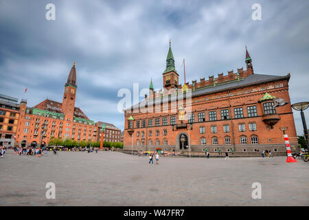 Stadtbild mit Scandic Palace Hotel am Rathausplatz (radhus Pladsen) in der Innenstadt. Kopenhagen, Dänemark, Skandinavien Stockfoto