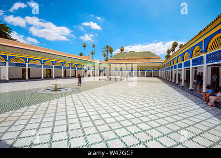 Schönen Innenhof im alten Bahia Palast, eine der Hauptattraktionen. Marrakesch, Marokko, Nordafrika Stockfoto