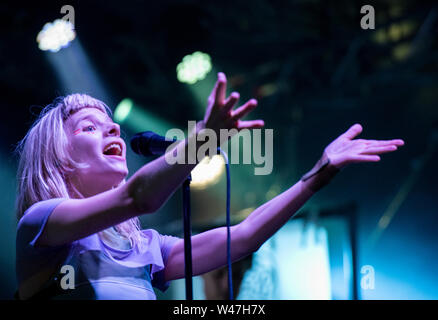 Norwegische Sängerin/Songwriterin Aurora (Aurora Aksnes) live, Latitude Festival, henham Park, Suffolk, Großbritannien, 20. Juli 2019 Stockfoto