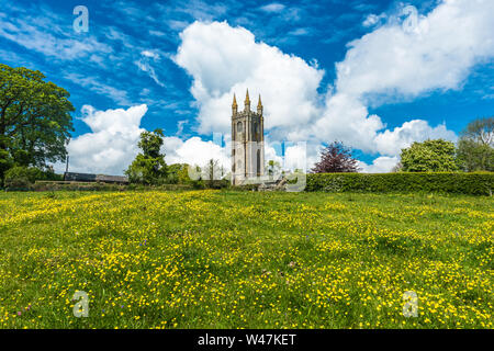 St. Pancras Kirche in Widecombe im Moor Dorf im Nationalpark Dartmoor, Devon, England, UK. Stockfoto