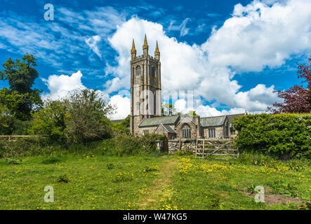 St. Pancras Kirche in Widecombe im Moor Dorf im Nationalpark Dartmoor, Devon, England, UK. Stockfoto