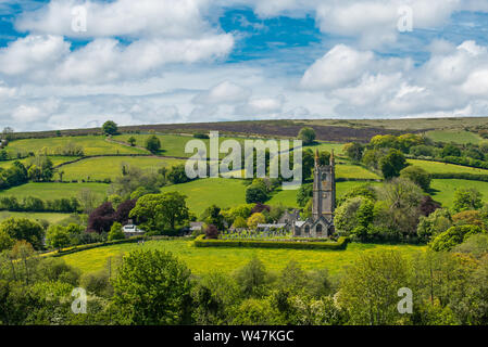 St. Pancras Kirche in Widecombe im Moor Dorf im Nationalpark Dartmoor, Devon, England, UK. Stockfoto