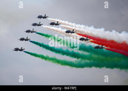 Fairford, England. Juli 2019 20. Frecce Tricolori angezeigt ihren bunten Routine der RIAT Air Show in Fairford. © Uwe Deffner/Alamy leben Nachrichten Stockfoto