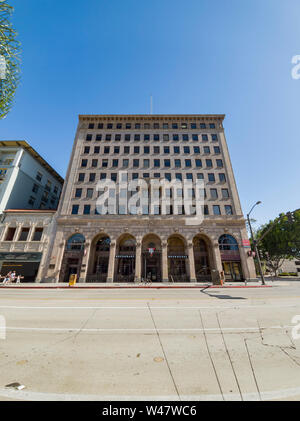 Pasadena, 23.Juni: Außenansicht Restaurant & des BJ Sudhaus, Top Financial Building am 23.JUNI, 2019 in Pasadena, Los Angeles County, Kalifornien Stockfoto