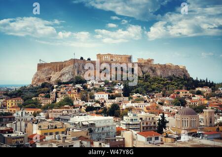 Dachterrasse mit Blick auf die Skyline von Athen, Griechenland. Stockfoto