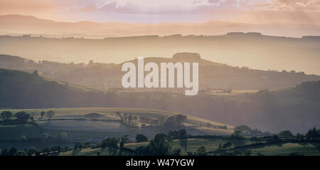Panorama Blick über die malerische Landschaft Hügel in Shropshire, Großbritannien Stockfoto