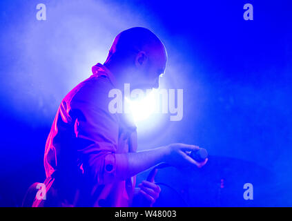 Jonathan Higgs, Sänger und Gitarrist von Alles Alles, Latitude Festival, henham Park, Suffolk, Großbritannien am 20. Juli 2019 Stockfoto