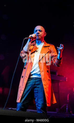 Jonathan Higgs, Sänger und Gitarrist von Alles Alles, Latitude Festival, henham Park, Suffolk, Großbritannien am 20. Juli 2019 Stockfoto