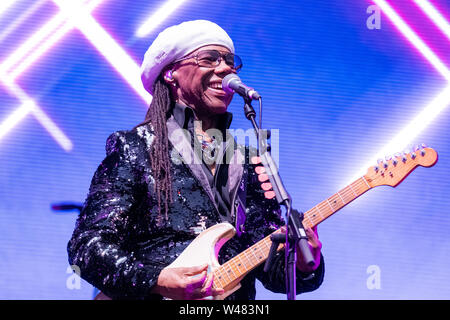 Liverpool, Großbritannien. Juli 20, 2019. Drei Grammy Award Gewinner, Nile Rodgers & Chic, vor einem Ausverkauften im Liverpool International Music Festival (LIMF) in Sefton Park in Liverpool, North West England am Samstag, 20. Juli 2019. Quelle: Christopher Middleton/Alamy leben Nachrichten Stockfoto