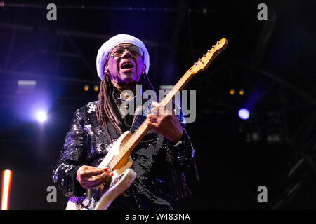 Liverpool, Großbritannien. Juli 20, 2019. Drei Grammy Award Gewinner, Nile Rodgers & Chic, vor einem Ausverkauften im Liverpool International Music Festival (LIMF) in Sefton Park in Liverpool, North West England am Samstag, 20. Juli 2019. Quelle: Christopher Middleton/Alamy leben Nachrichten Stockfoto