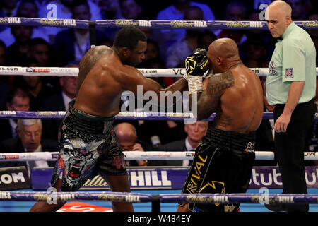 20. Juli 2019, die Arena 02, London, England; Heavyweight Boxing, WBC endgültige Eliminator, Whyte versus Rivas; Dillian Whyte landet einen oberen Schnitt auf Oscar Rivas Stockfoto