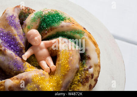 Mardi Gras König Kuchen und Dekoration Stockfoto