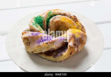 Mardi Gras König Kuchen und Dekoration Stockfoto