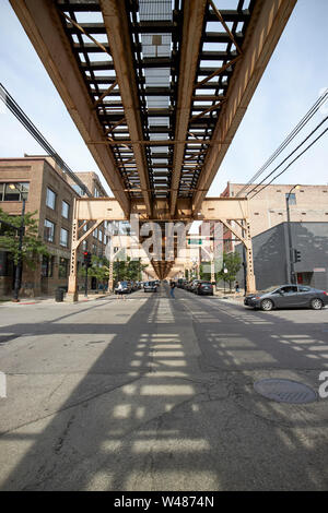 Unter der L-Zug Titel N desplaines Street West Loop Chicago IL USA Stockfoto