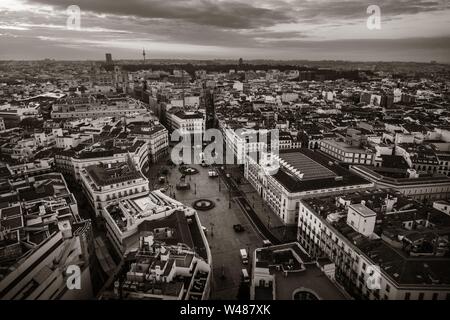 Madrid Puerta del Sol Luftaufnahme mit historischen Gebäuden in Spanien. Stockfoto