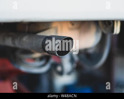 Nahaufnahme von einem Auto dual Auspuff Stockfoto