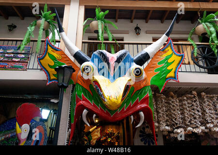 Iconic Masken und Puppen tragen Kostüme von Yare Teufel tanzen Corpus Christi in einem Souvenirshop in Venezuela in El Hatillo, einen immateriellen Heri Stockfoto