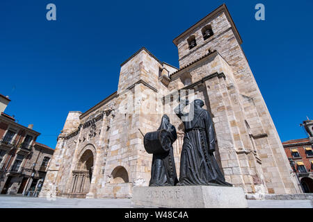 ZAMORA, SPANIEN - 20. JULI 2019: Denkmal für Merlu, in Zamora. In einer Ecke der Kirche von San Juan Bautista entfernt Stockfoto